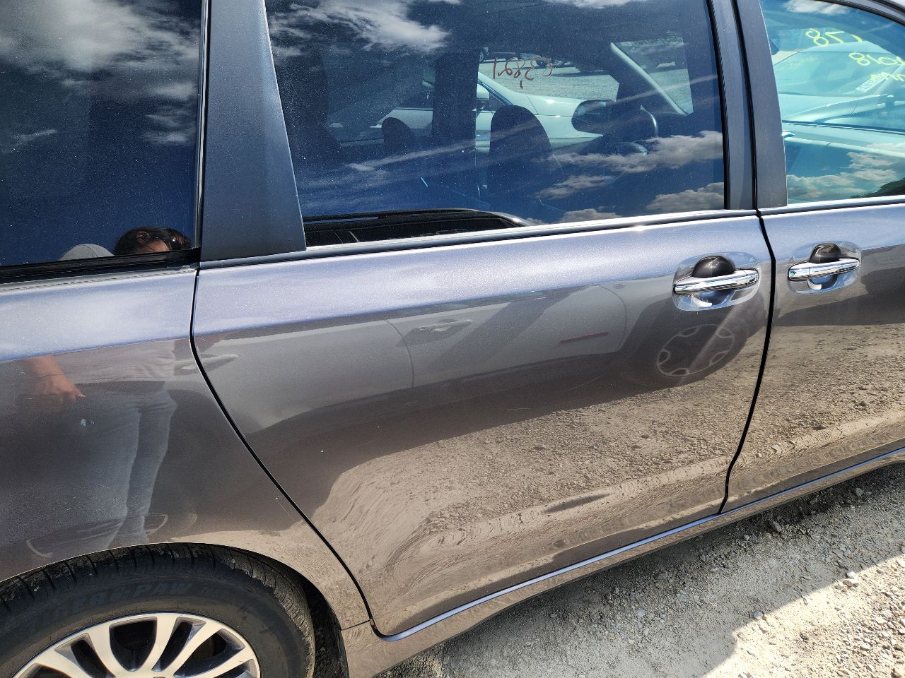 Vehicle/247200_11.jpg