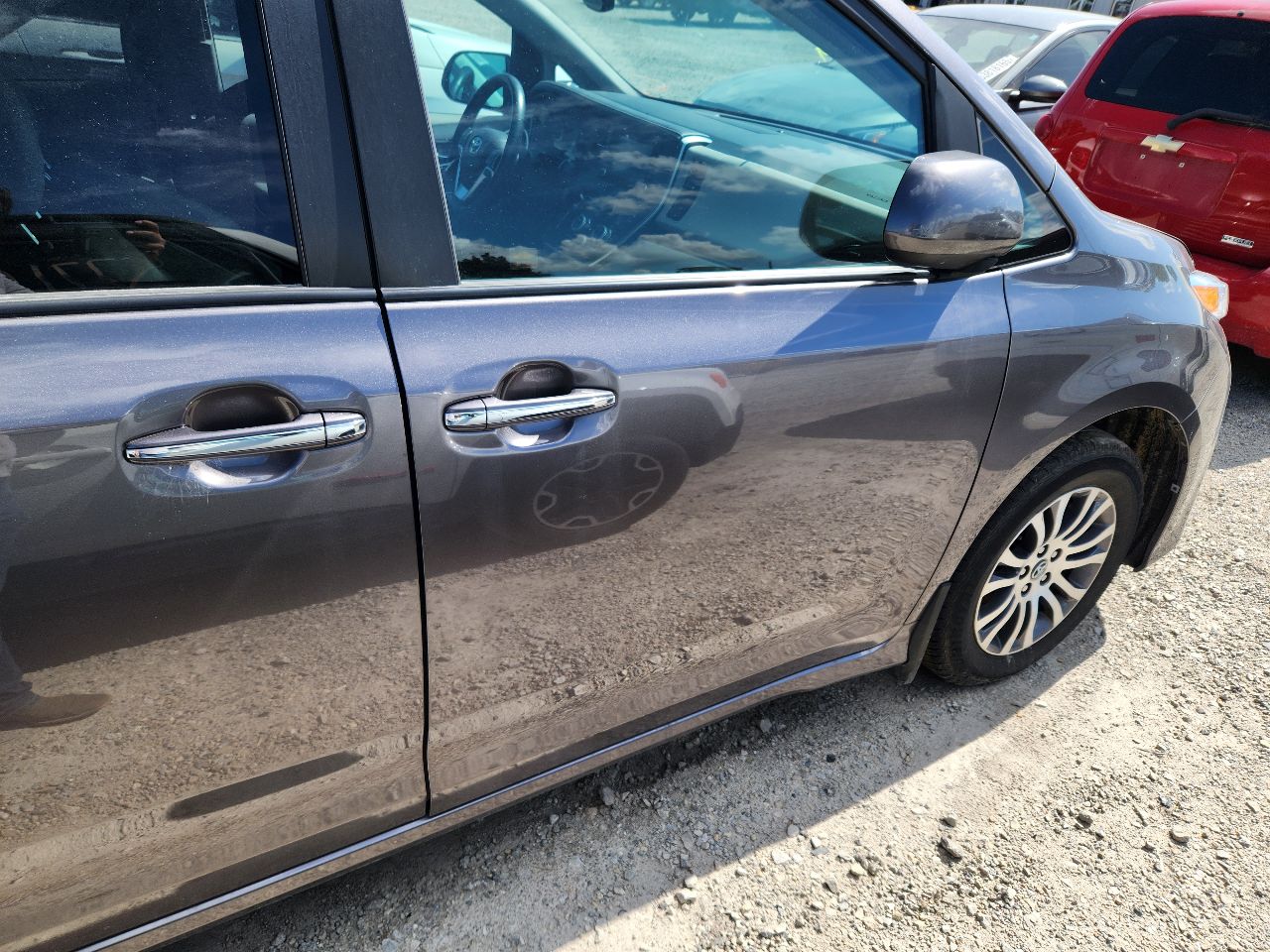 Vehicle/247200_12.jpg