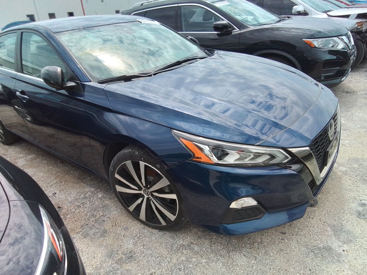 Vehicle/247214_04.jpg