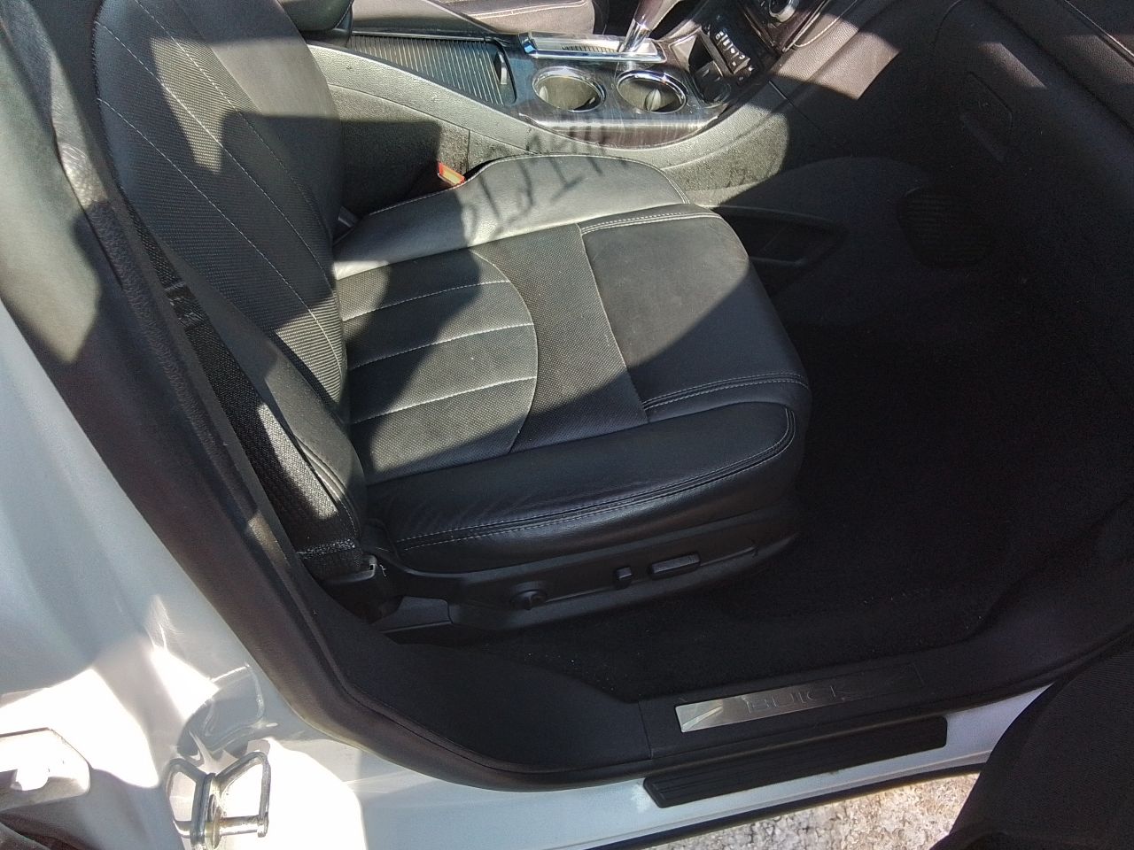 Vehicle/247217_12.jpg
