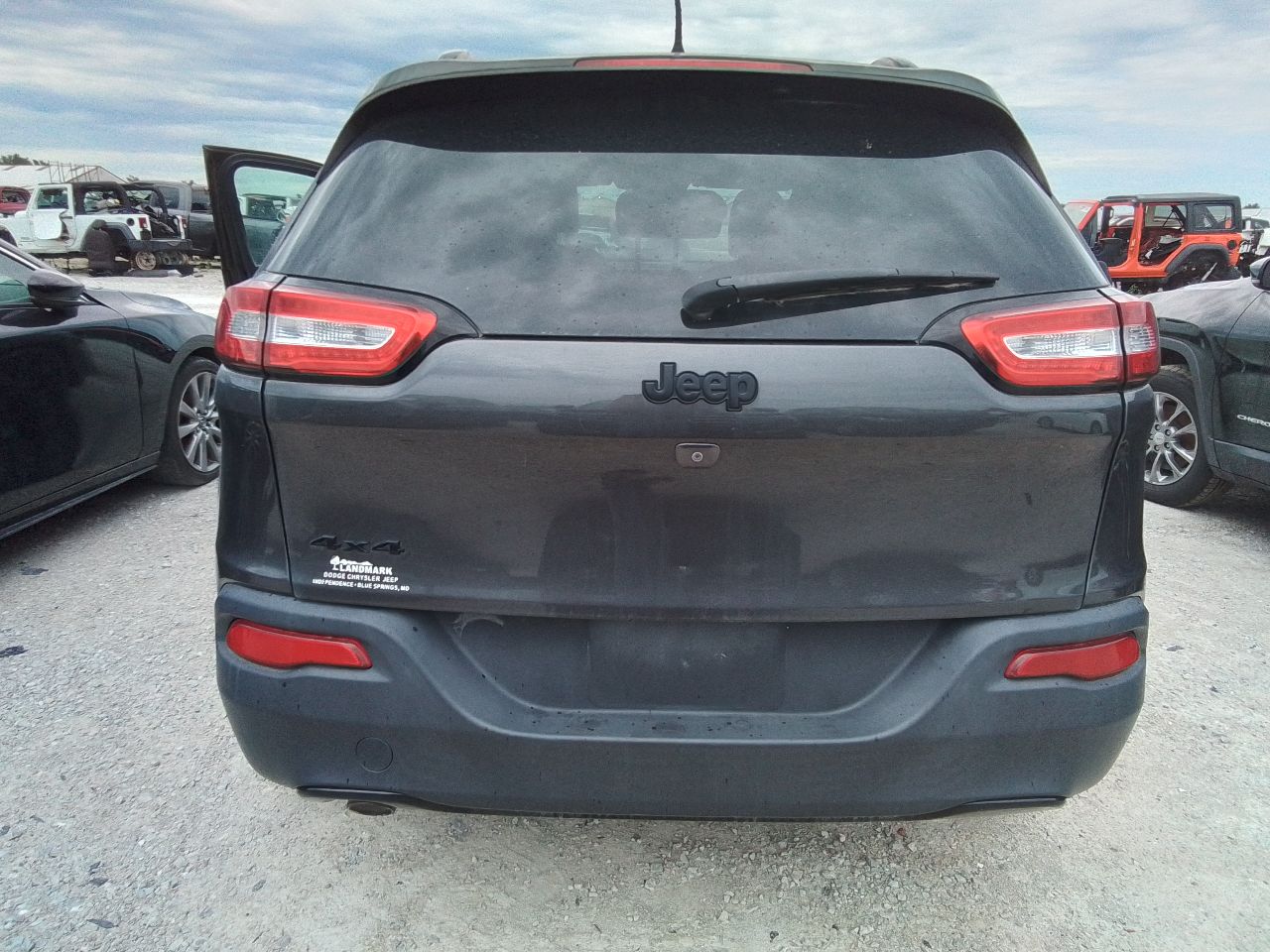 Vehicle/247317_10.jpg