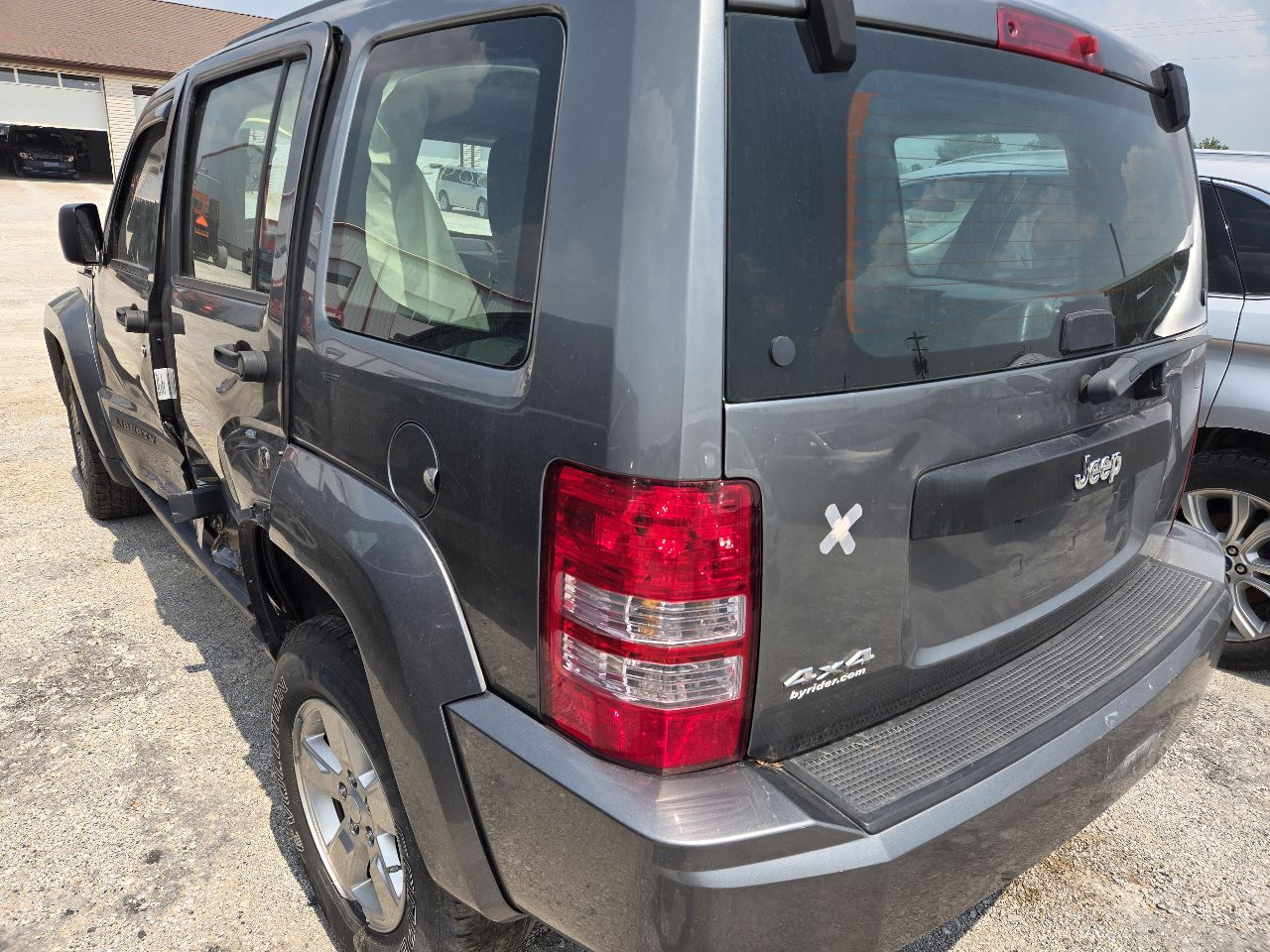 Vehicle/247353_03.jpg