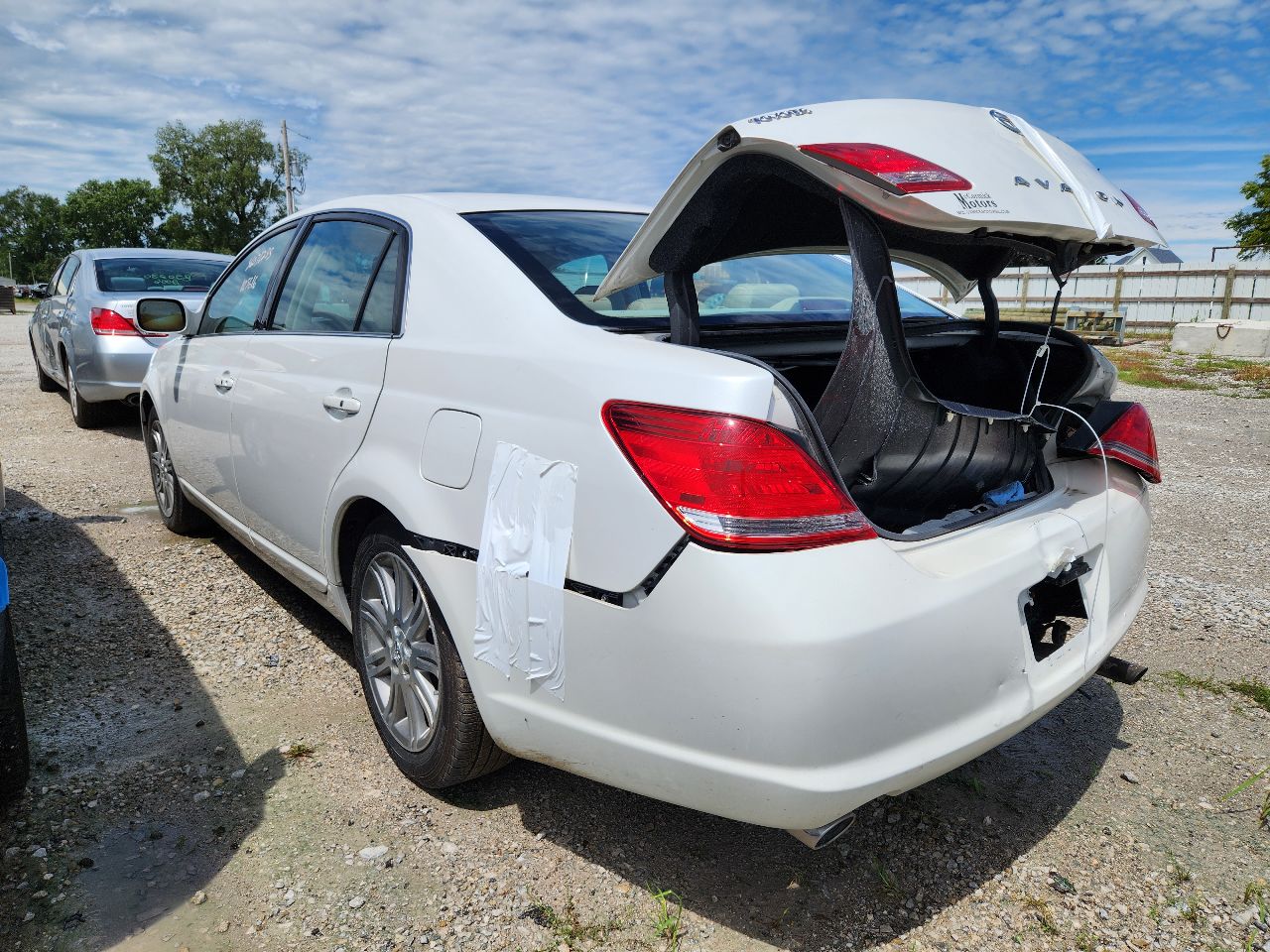 https://f005.backblazeb2.com/file/img-partshotlines-com/Inventory/EX441/Vehicle/247526_04.jpg
