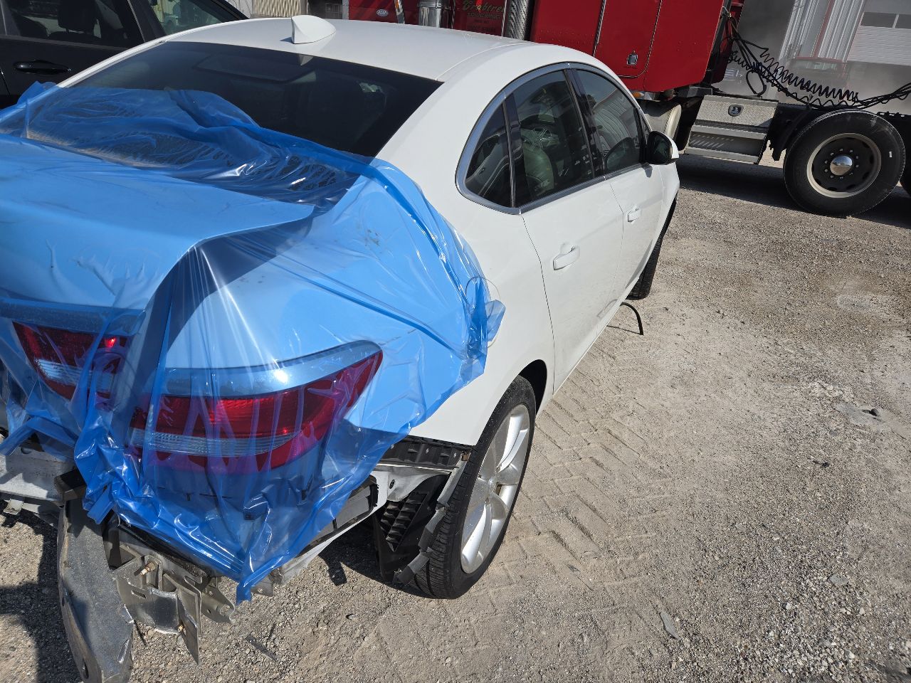 Vehicle/247694_04.jpg
