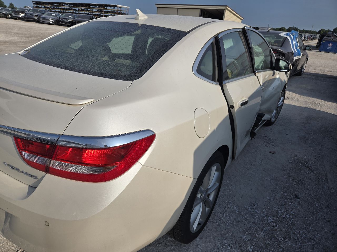 Vehicle/247700_04.jpg