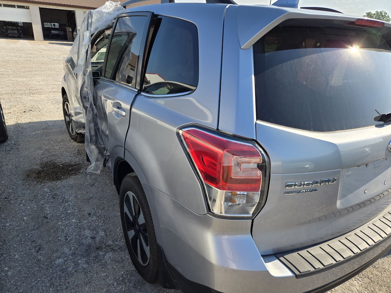 Vehicle/247701_03.jpg