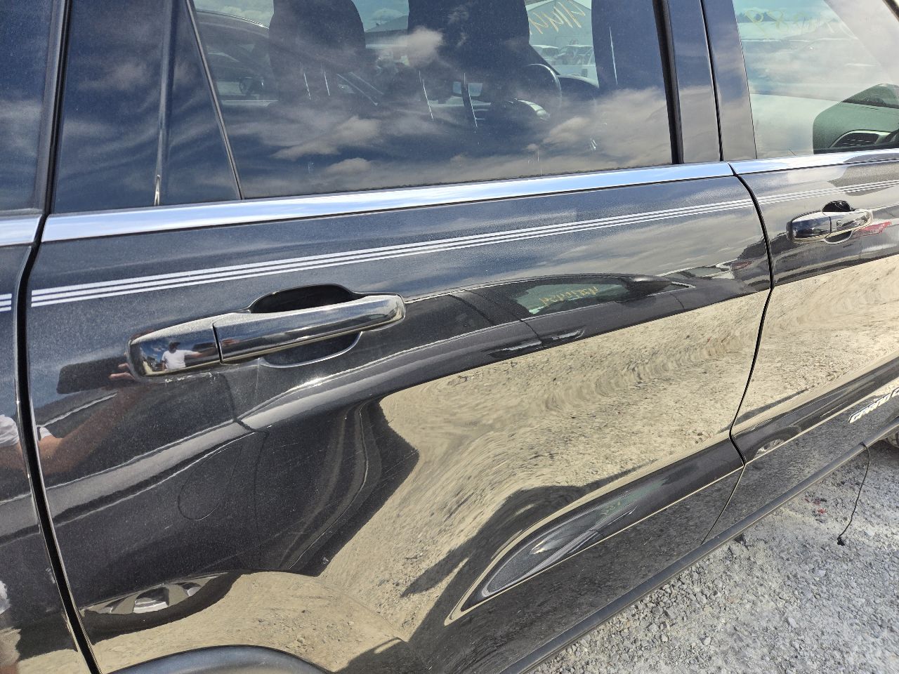 Vehicle/247733_07.jpg