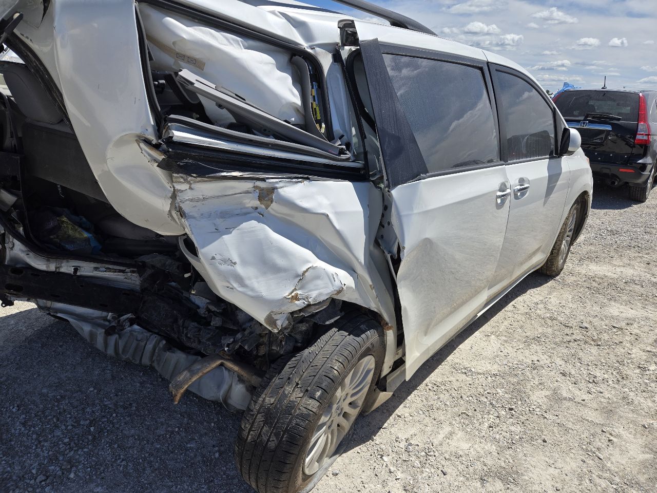 https://f005.backblazeb2.com/file/img-partshotlines-com/Inventory/EX441/Vehicle/247791_04.jpg