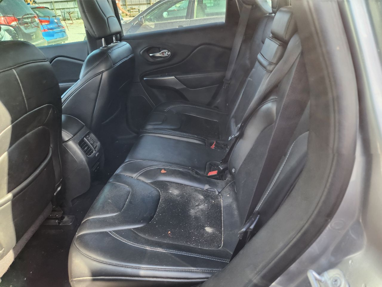 Vehicle/247847_18.jpg