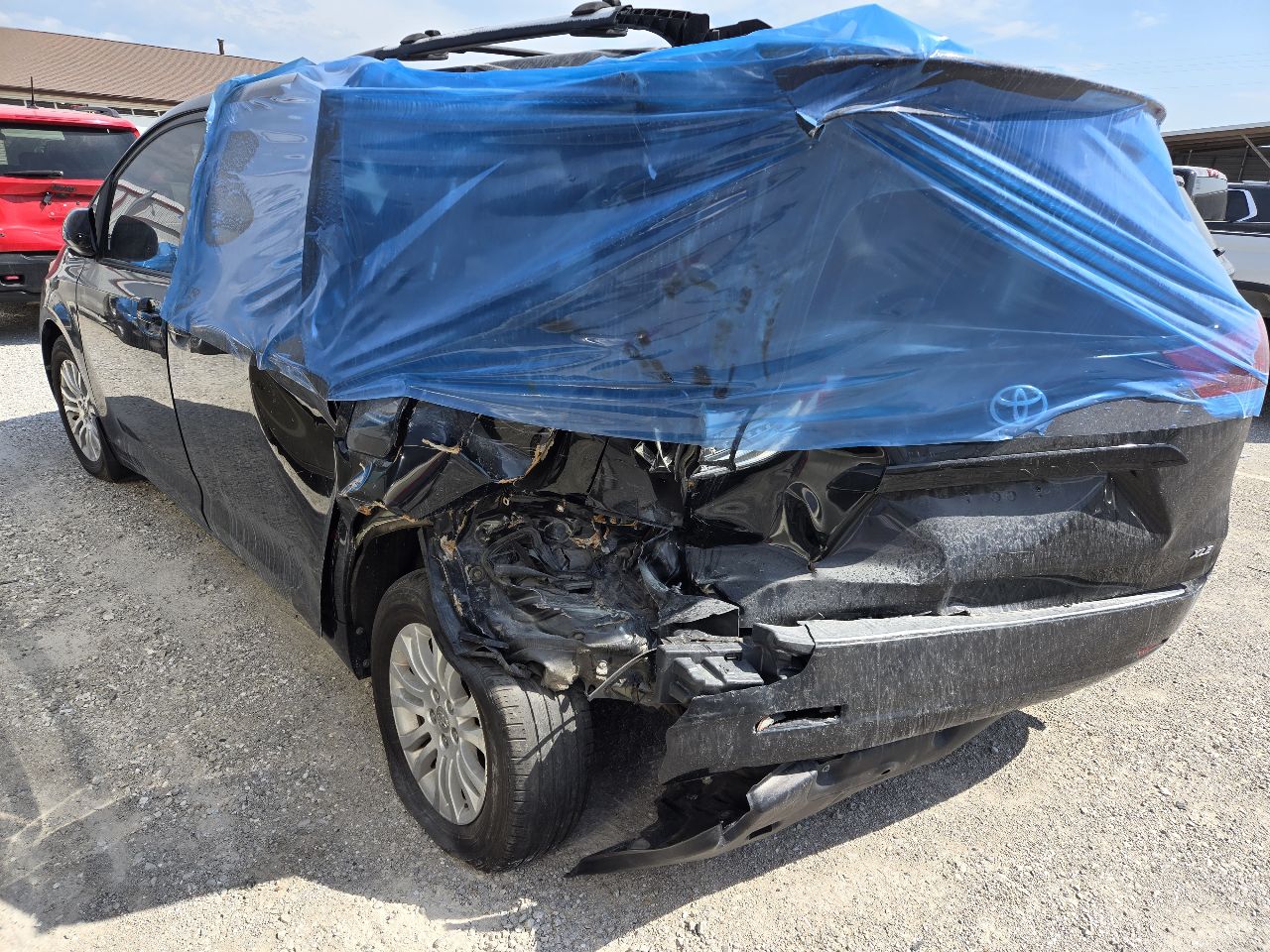 https://f005.backblazeb2.com/file/img-partshotlines-com/Inventory/EX441/Vehicle/247948_03.jpg