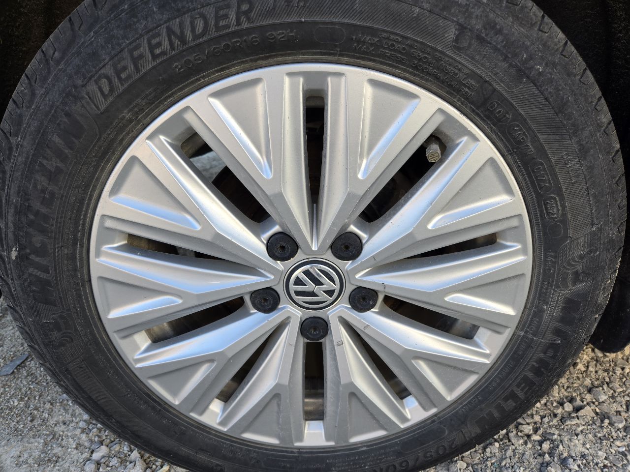 Vehicle/248023_06.jpg