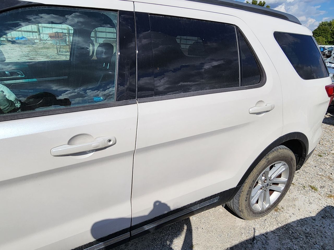 https://f005.backblazeb2.com/file/img-partshotlines-com/Inventory/EX441/Vehicle/248065_09.jpg