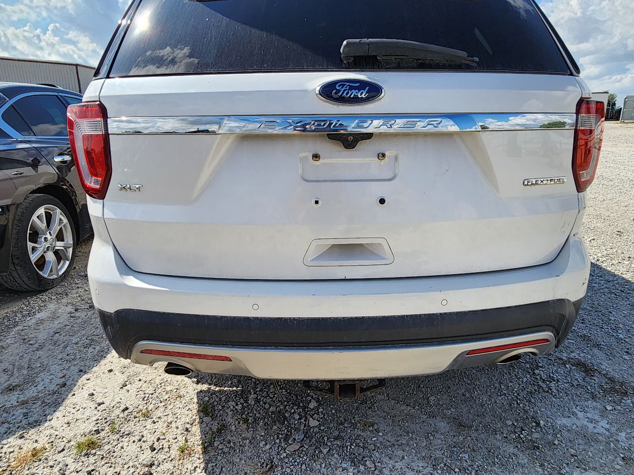 https://f005.backblazeb2.com/file/img-partshotlines-com/Inventory/EX441/Vehicle/248065_11.jpg