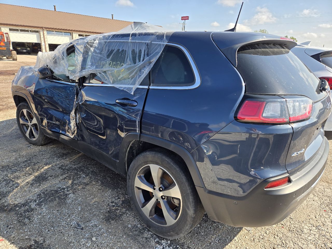 Vehicle/248101_03.jpg