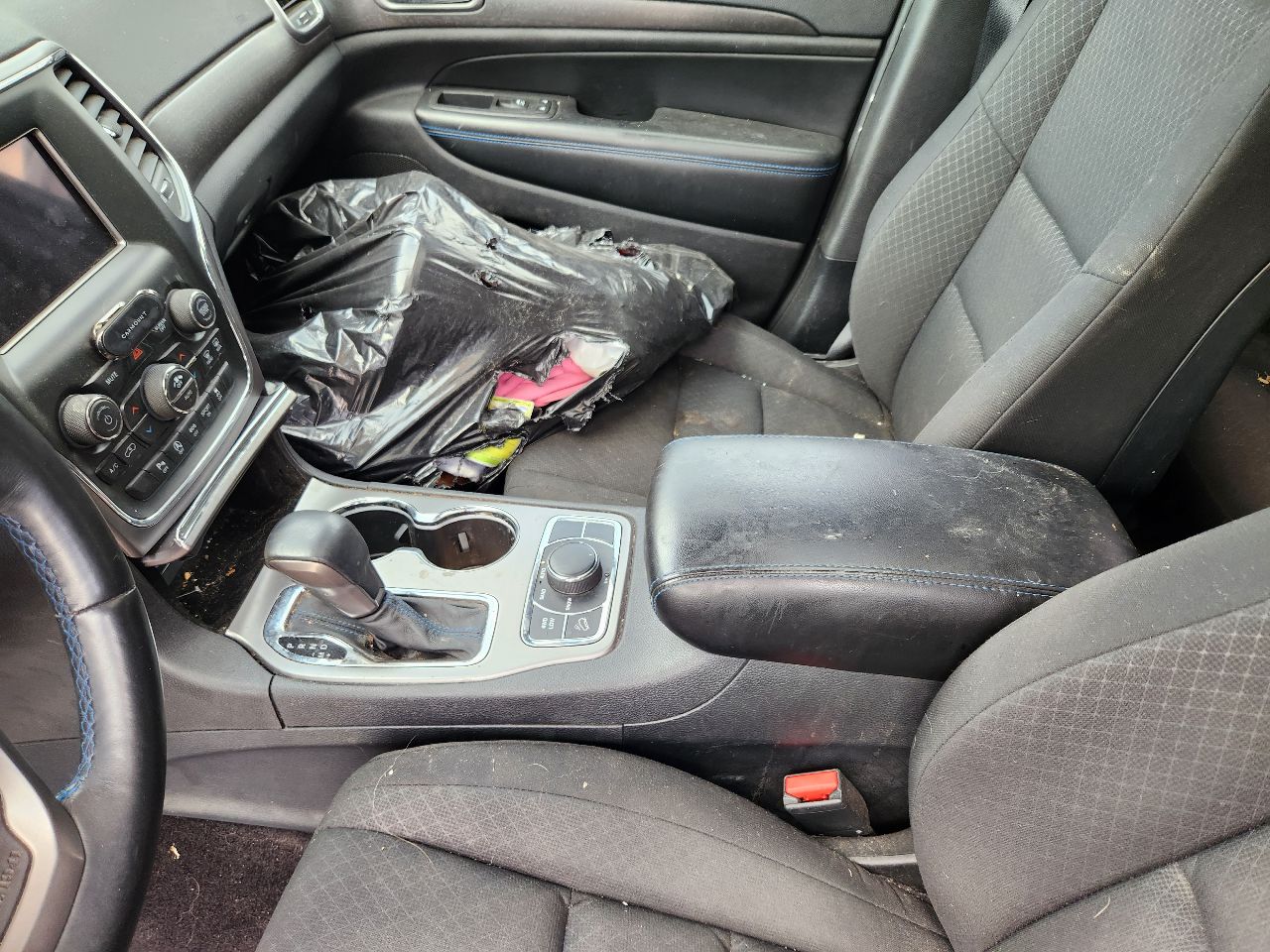 Vehicle/248213_19.jpg