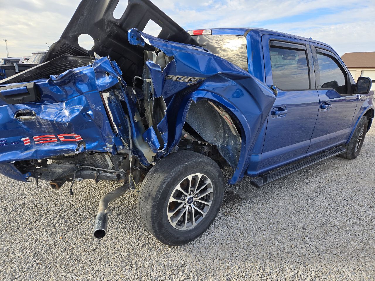 Vehicle/248588_04.jpg
