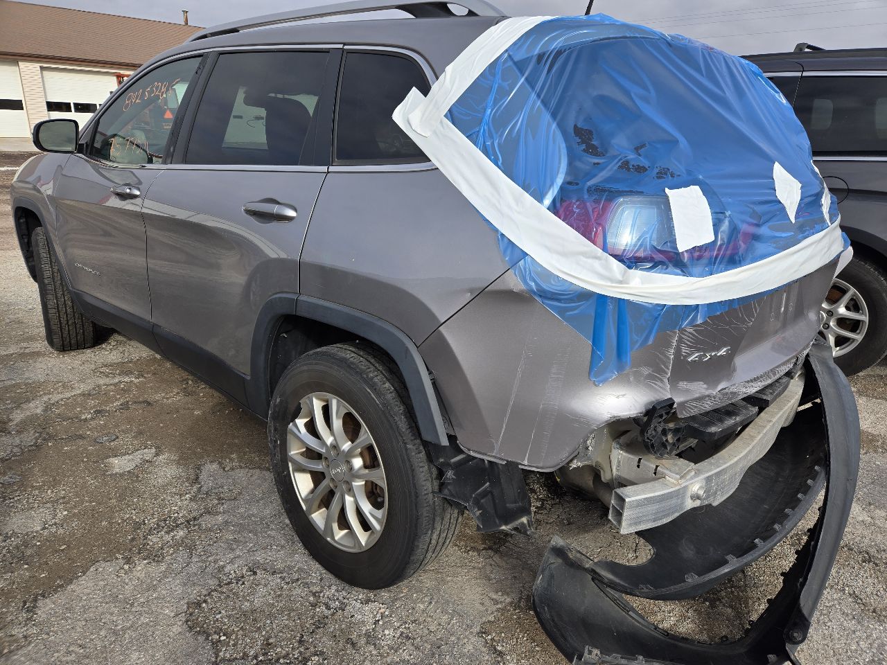 Vehicle/248750_03.jpg