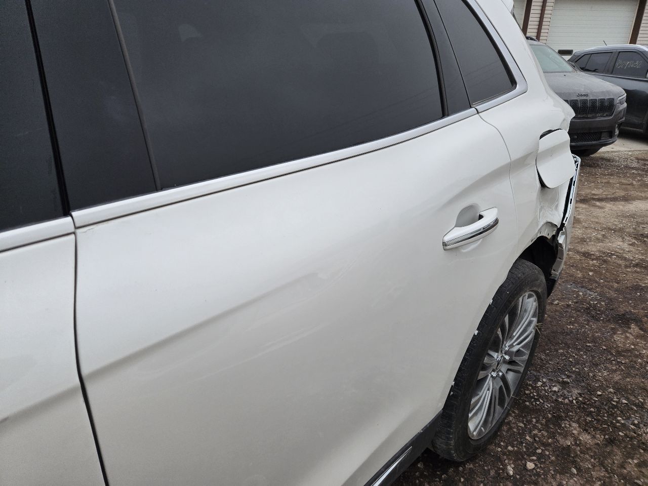 https://f005.backblazeb2.com/file/img-partshotlines-com/Inventory/EX441/Vehicle/248777_11.jpg