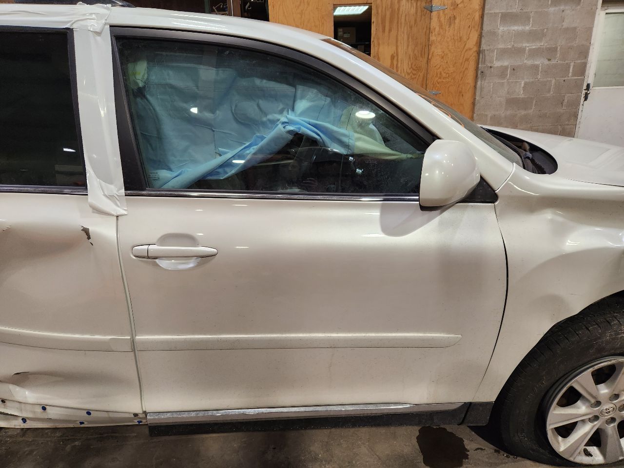 https://f005.backblazeb2.com/file/img-partshotlines-com/Inventory/EX441/Vehicle/248893_11.jpg