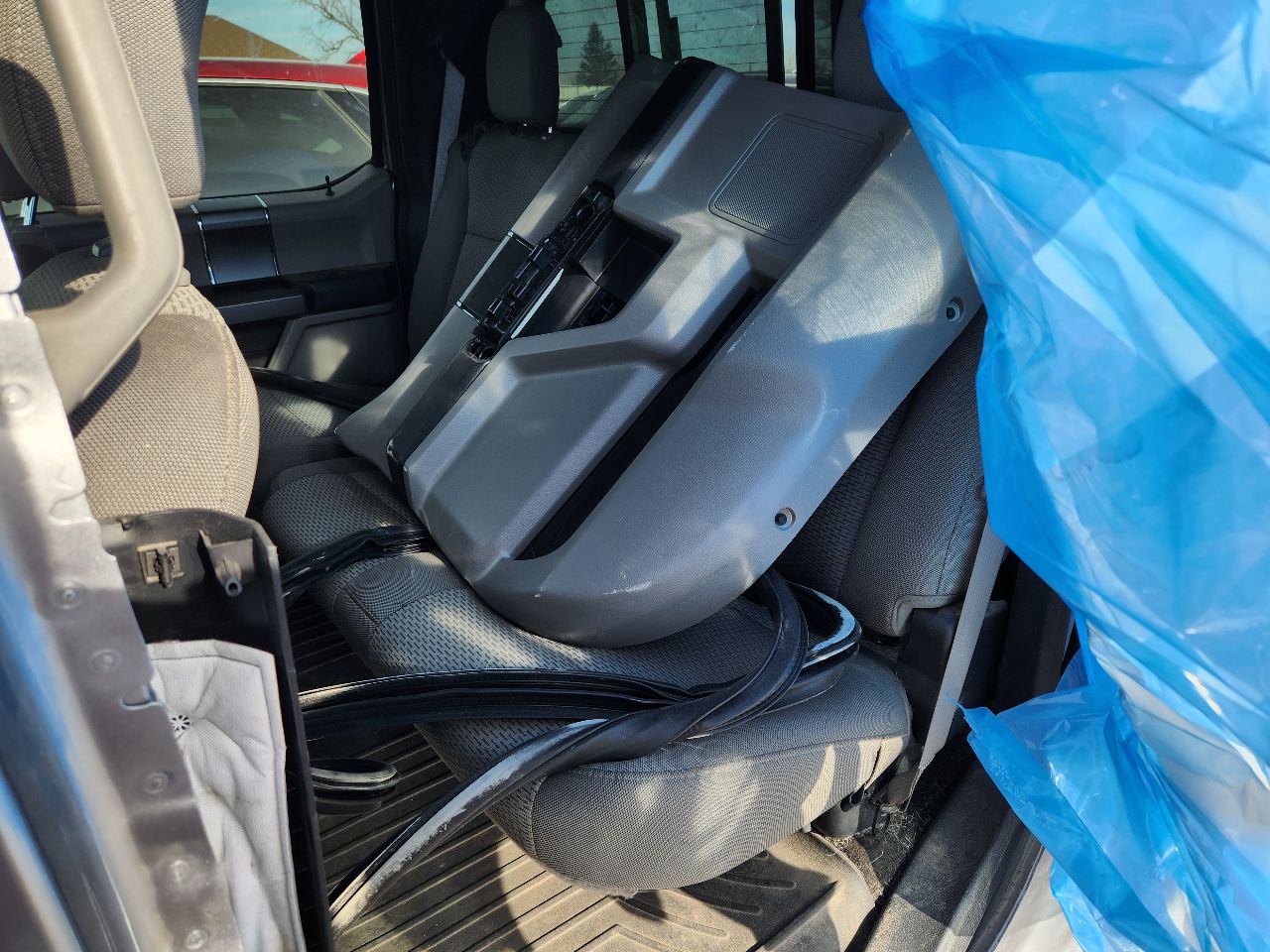 Vehicle/249084_11.jpg