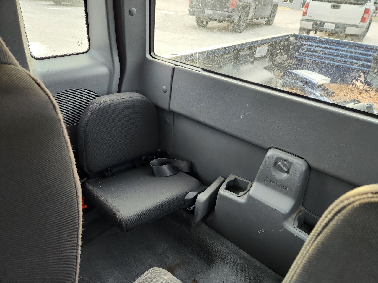 https://f005.backblazeb2.com/file/img-partshotlines-com/Inventory/EX441/Vehicle/249197_12.jpg