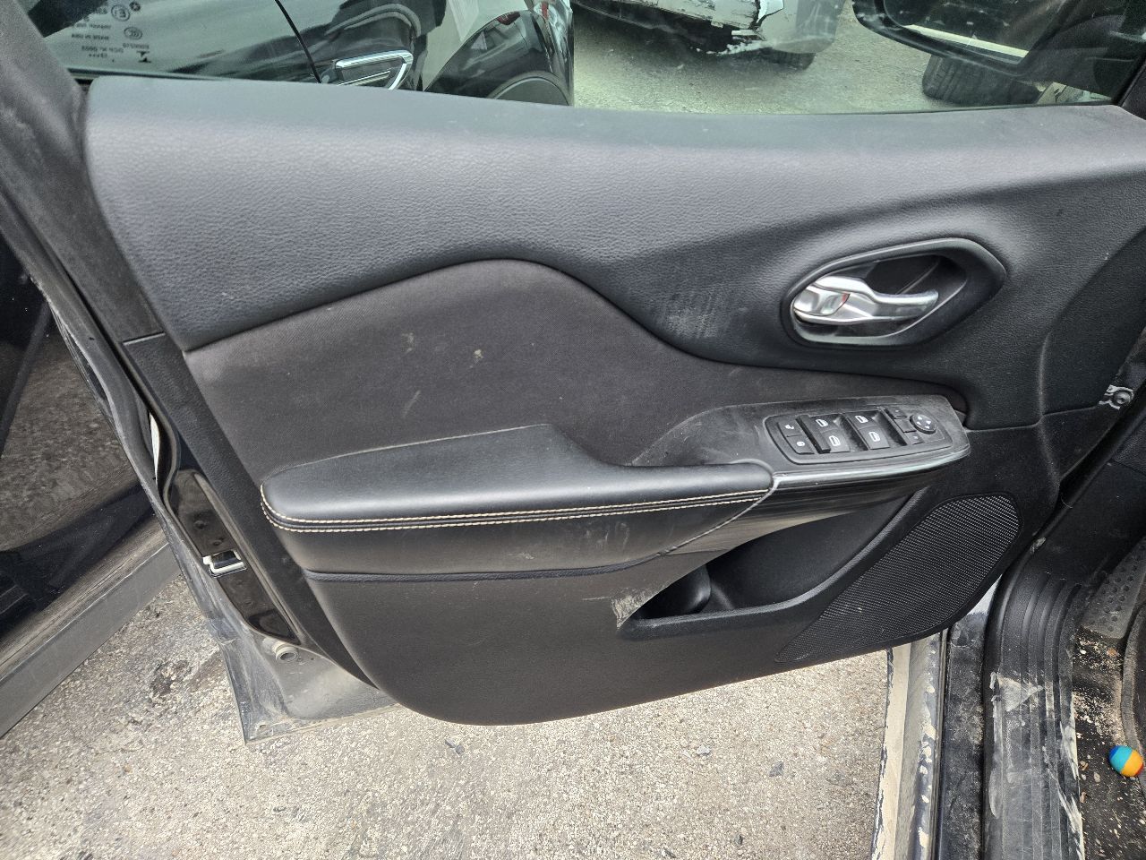 Vehicle/249593_12.jpg