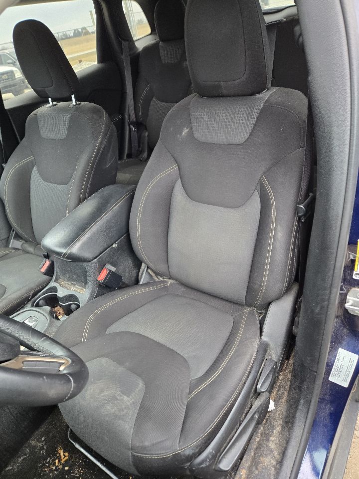 Vehicle/249605_12.jpg