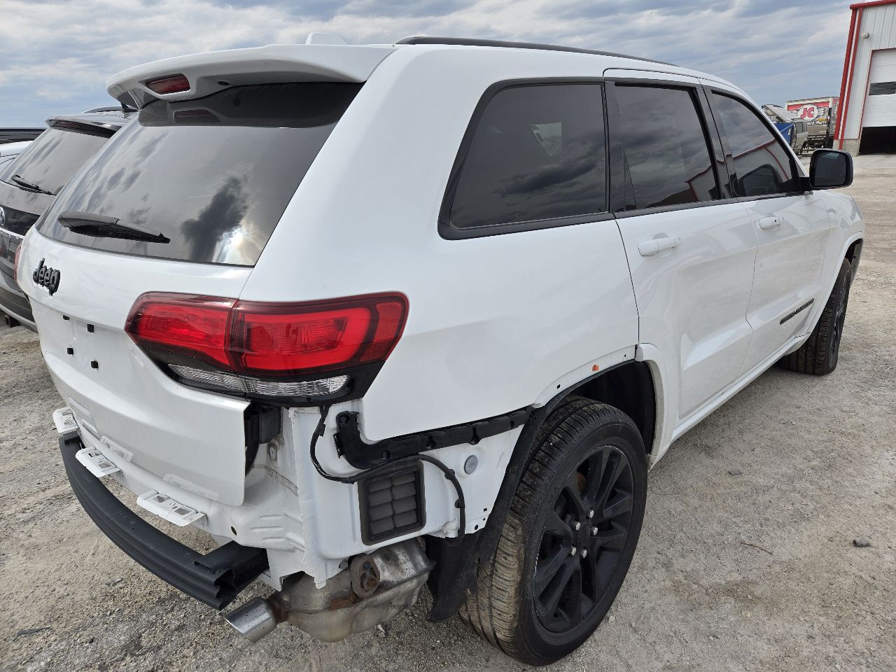 Vehicle/250072_04.jpg