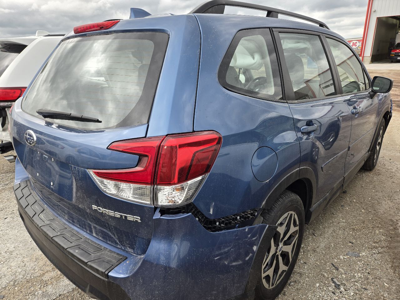 https://f005.backblazeb2.com/file/img-partshotlines-com/Inventory/EX441/Vehicle/250122_04.jpg