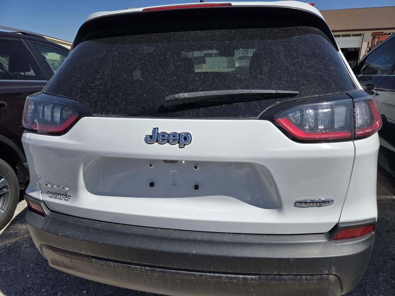 Vehicle/250384_05.jpg