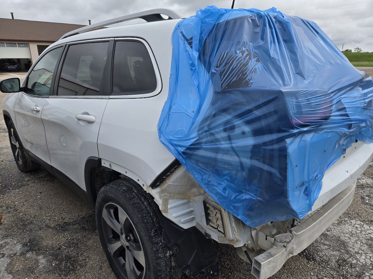 https://f005.backblazeb2.com/file/img-partshotlines-com/Inventory/EX441/Vehicle/250412_03.jpg