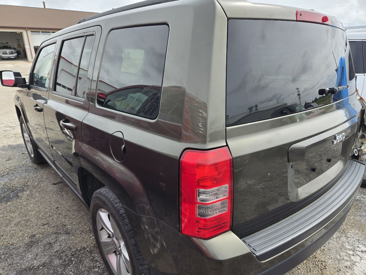 Vehicle/250452_03.jpg