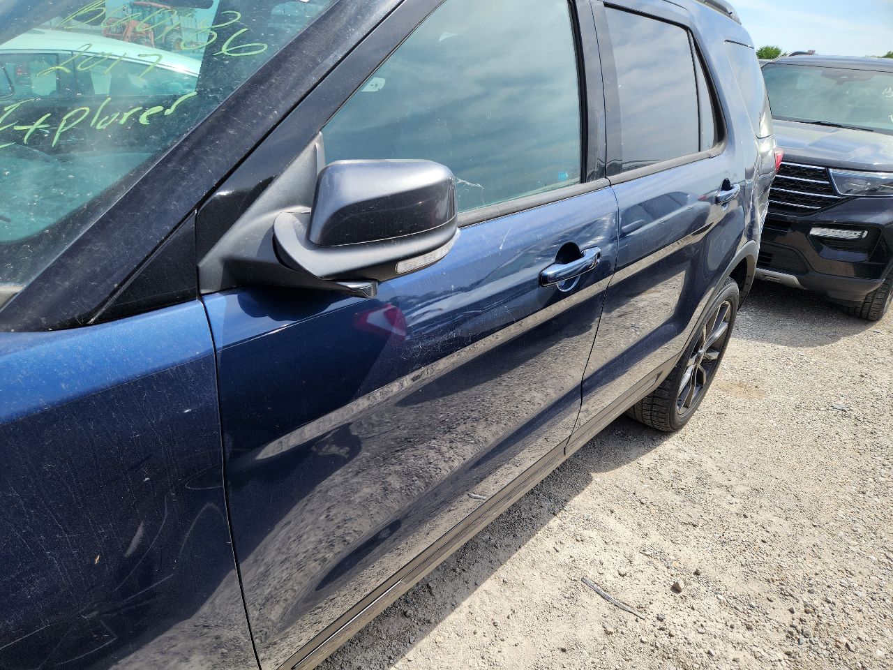 https://f005.backblazeb2.com/file/img-partshotlines-com/Inventory/EX441/Vehicle/250549_09.jpg
