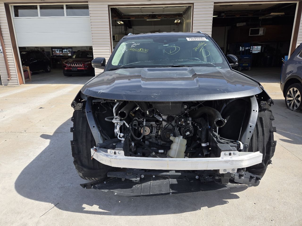 Vehicle/250564_09.jpg
