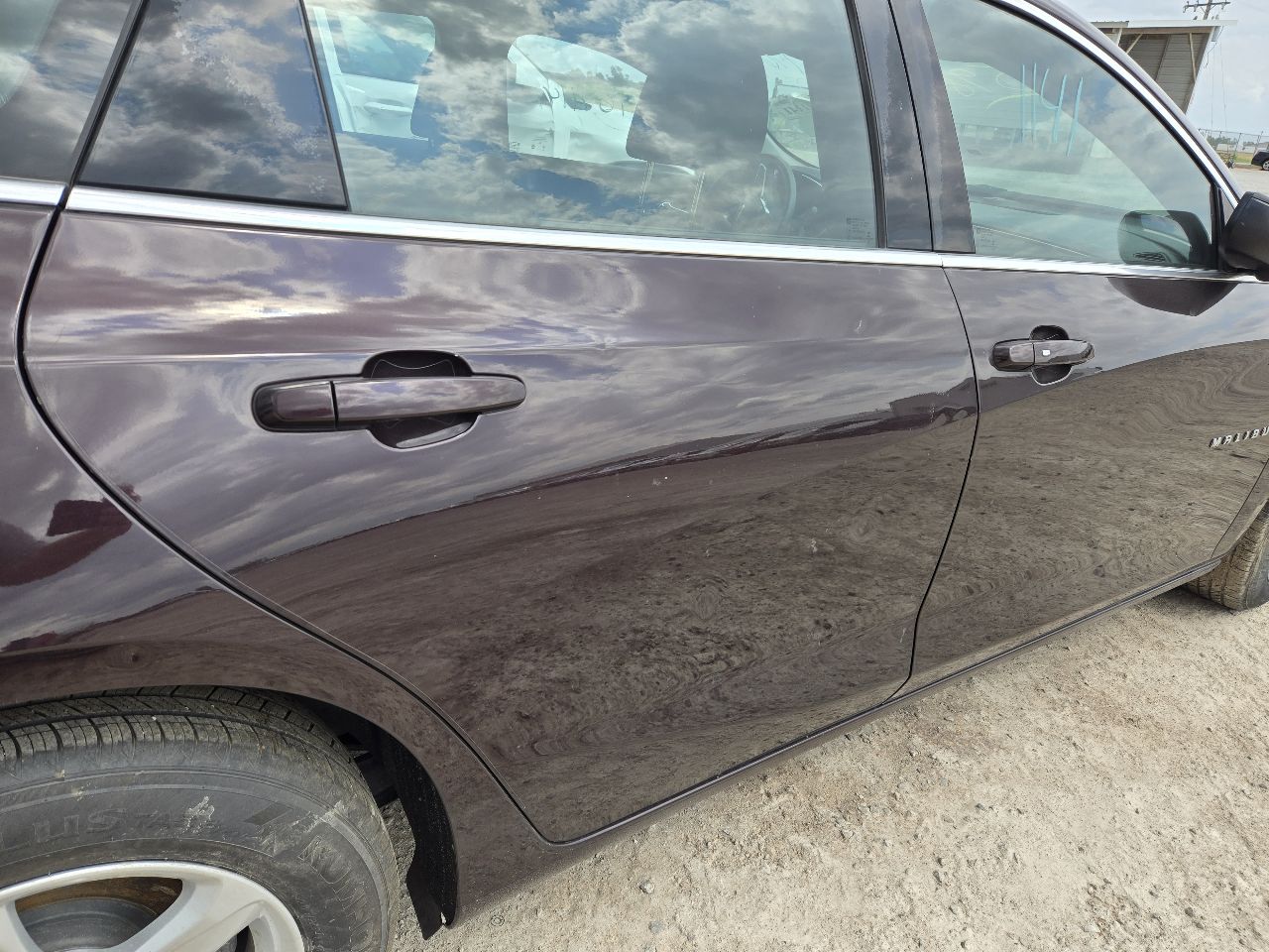 https://f005.backblazeb2.com/file/img-partshotlines-com/Inventory/EX441/Vehicle/250597_09.jpg