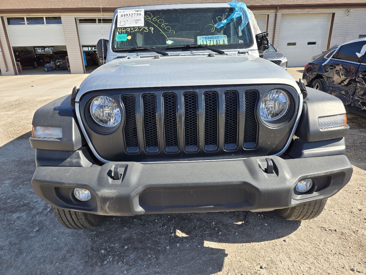 https://f005.backblazeb2.com/file/img-partshotlines-com/Inventory/EX441/Vehicle/250599_11.jpg