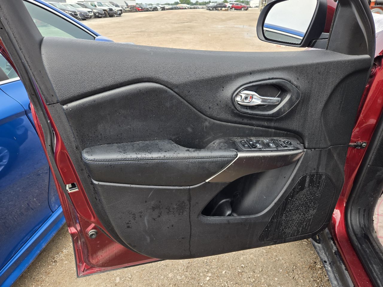 Vehicle/250671_17.jpg