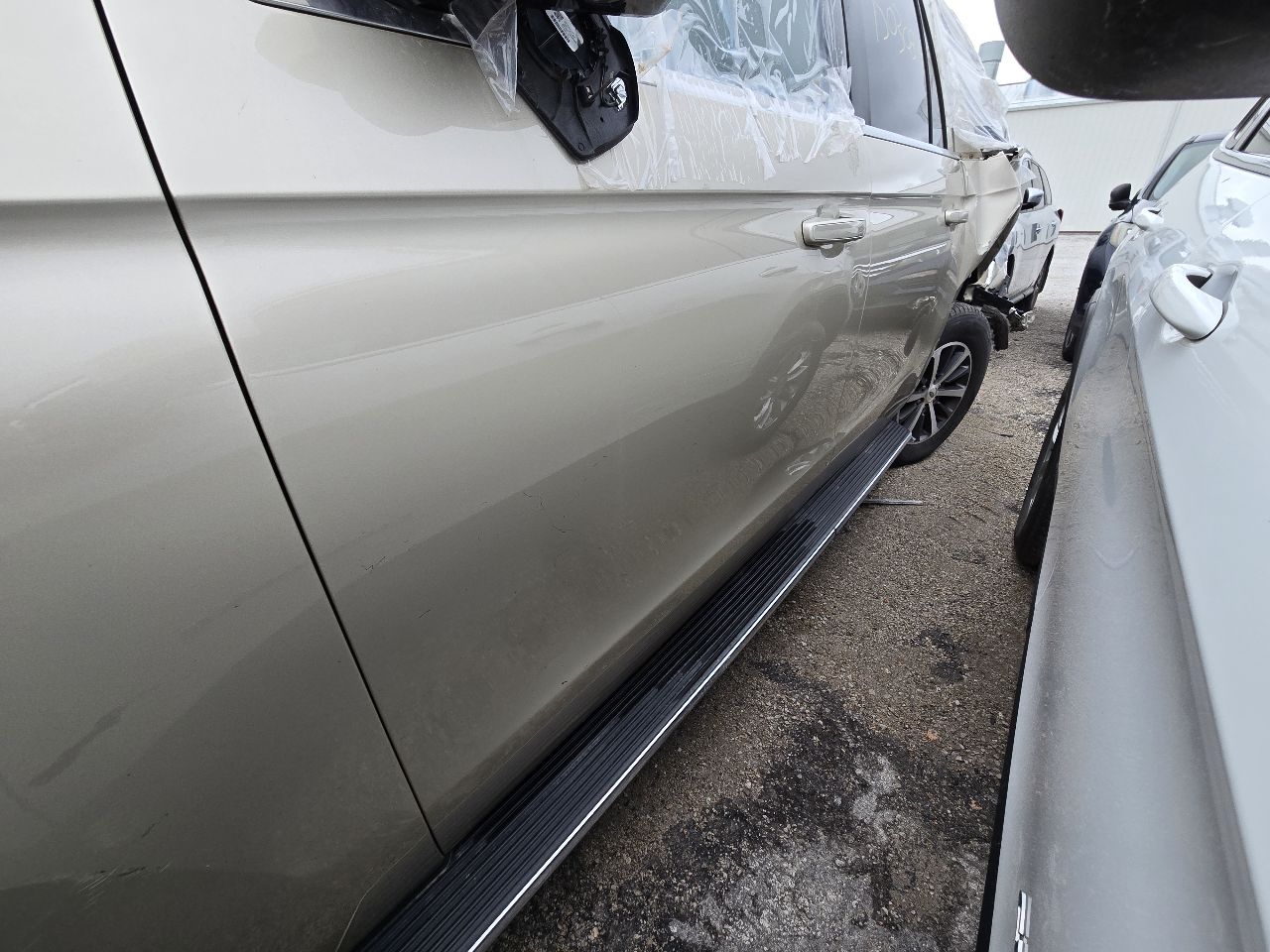 Vehicle/250689_02.jpg