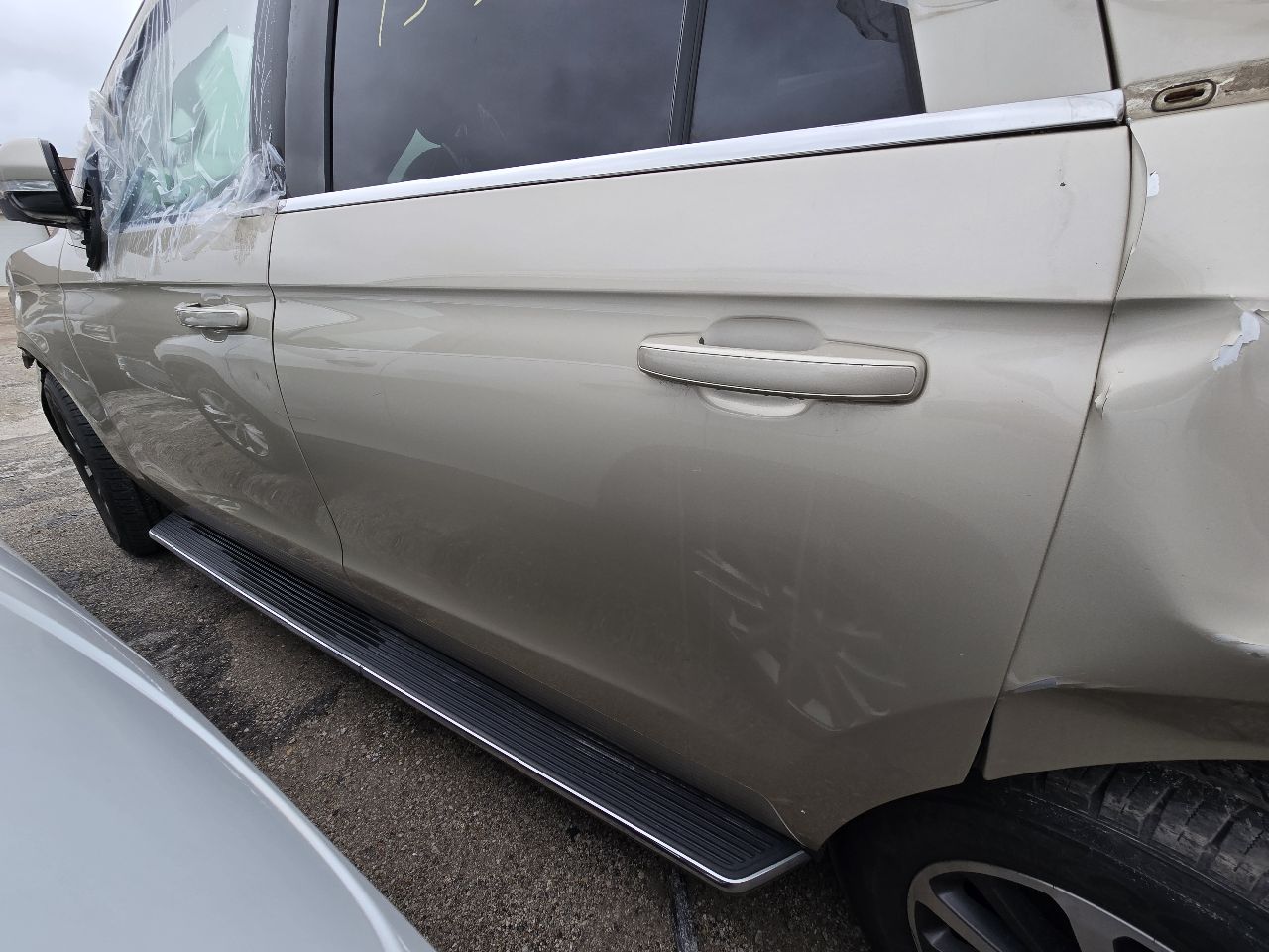 Vehicle/250689_03.jpg