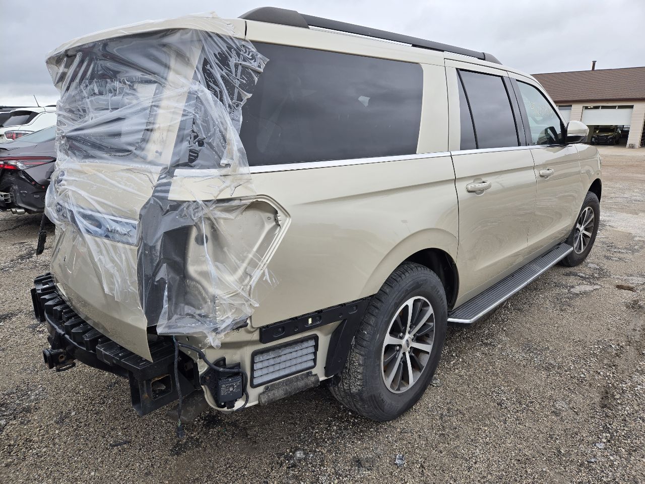 Vehicle/250689_06.jpg