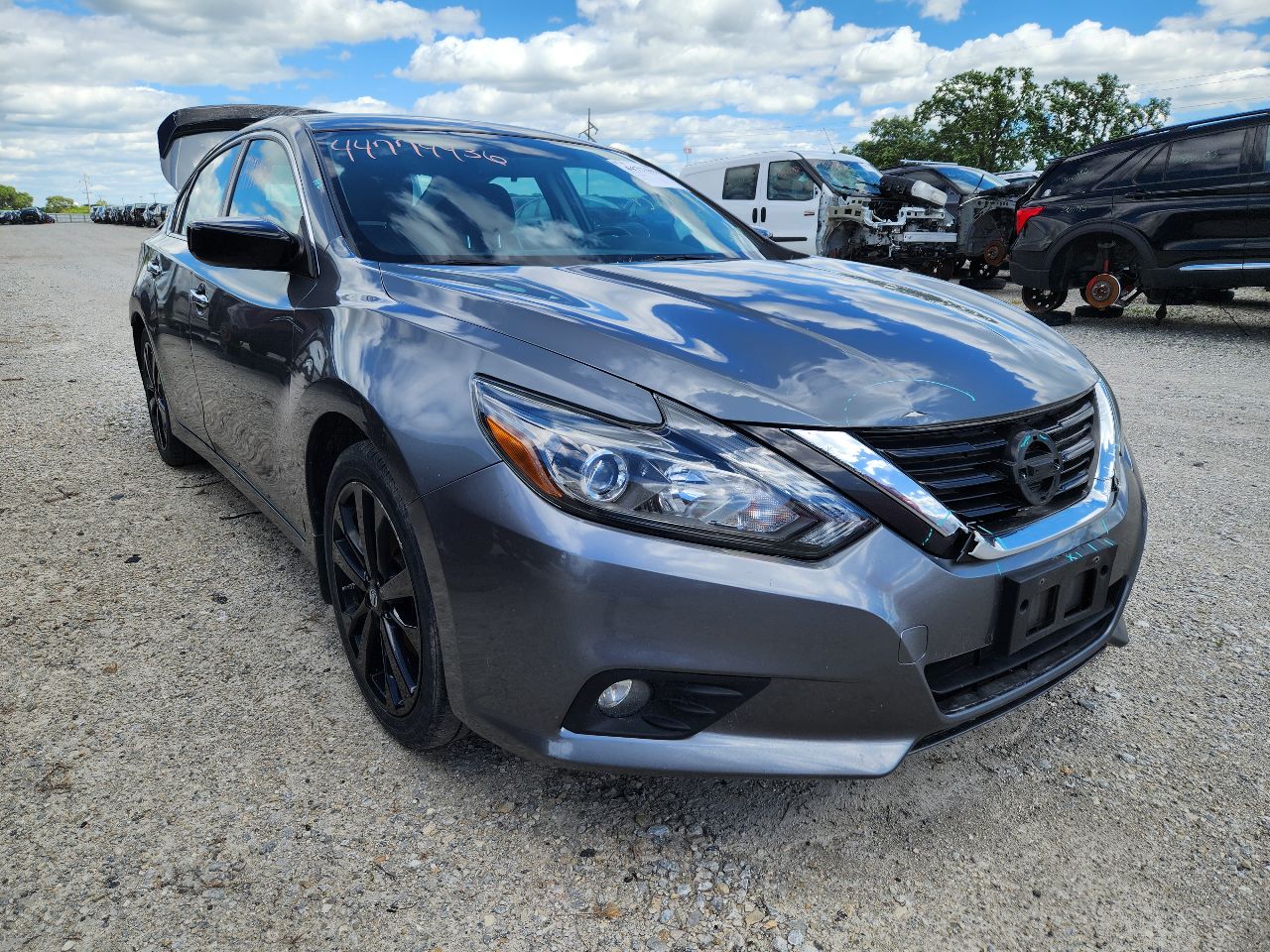 Vehicle/250734_04.jpg