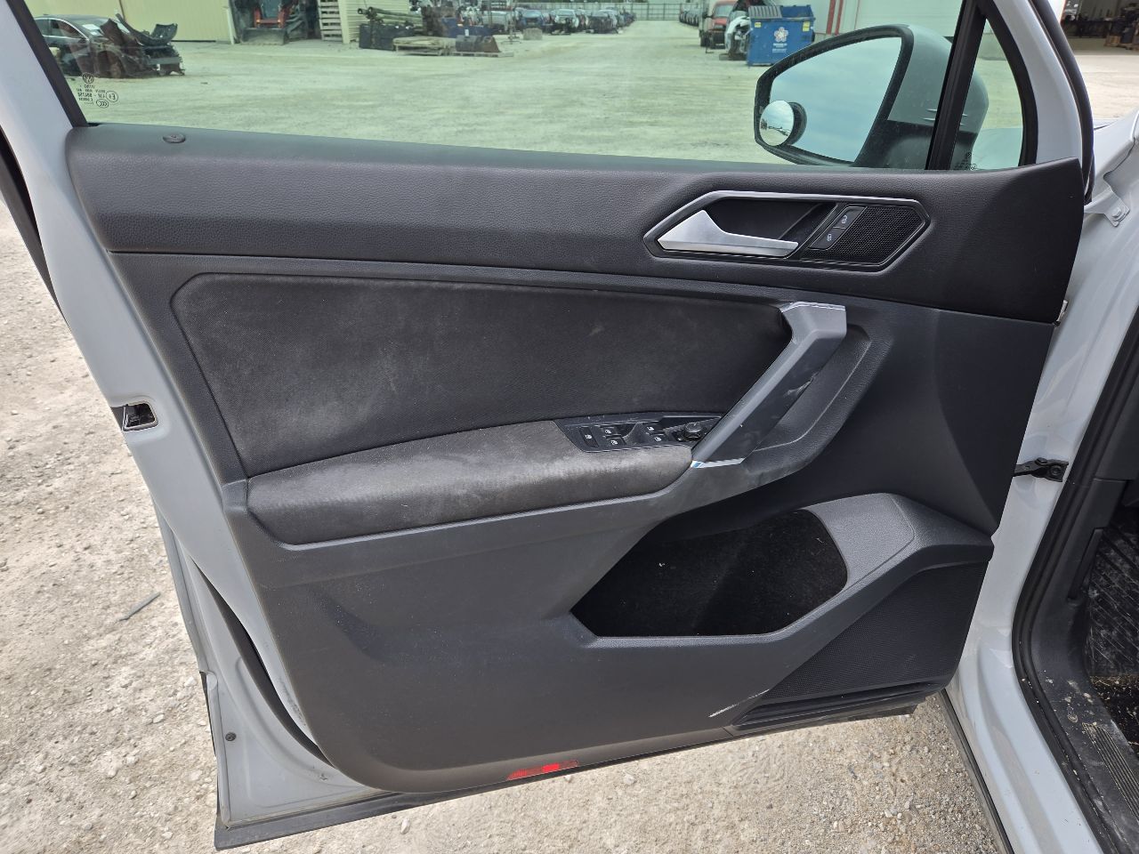 Vehicle/250846_14.jpg