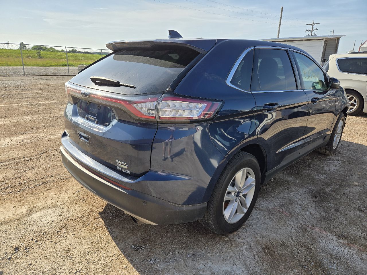 Vehicle/250940_08.jpg