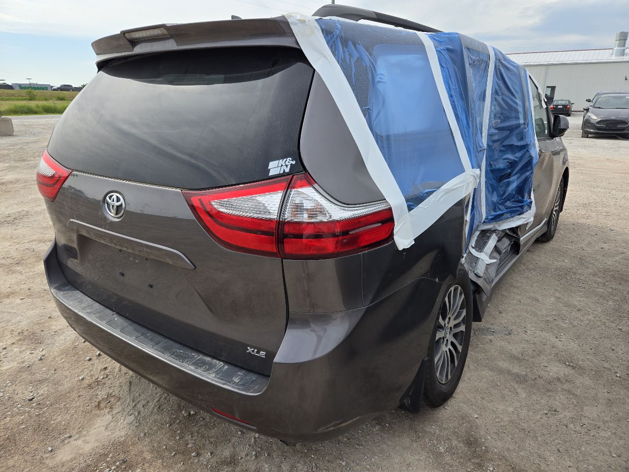 https://f005.backblazeb2.com/file/img-partshotlines-com/Inventory/EX441/Vehicle/251048_08.jpg