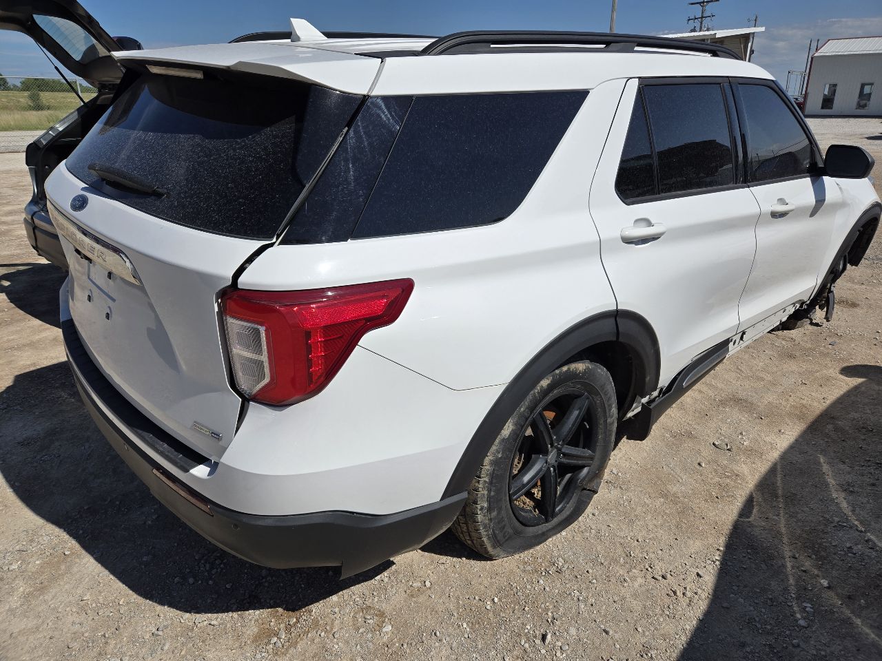 https://f005.backblazeb2.com/file/img-partshotlines-com/Inventory/EX441/Vehicle/251080_07.jpg