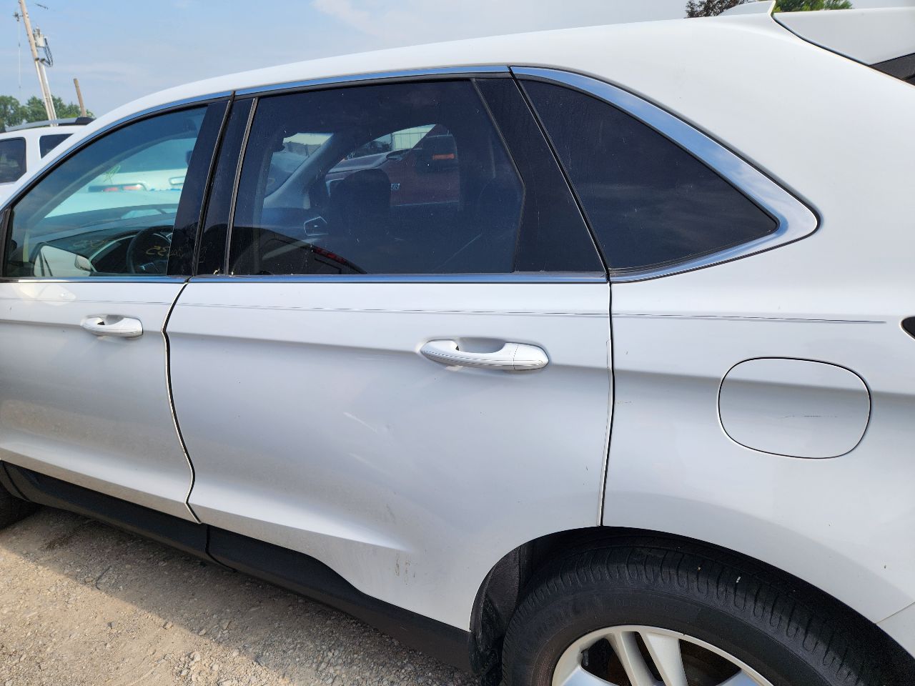 https://f005.backblazeb2.com/file/img-partshotlines-com/Inventory/EX441/Vehicle/251221_08.jpg