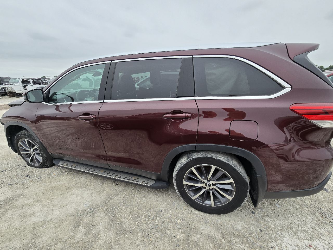Vehicle/251244_05.jpg