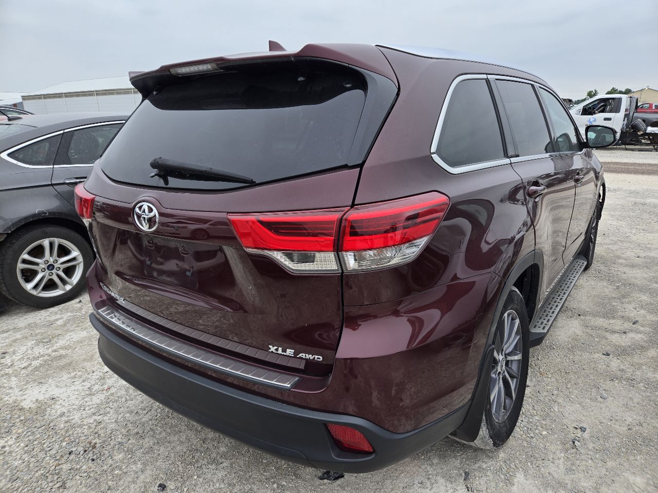Vehicle/251244_08.jpg
