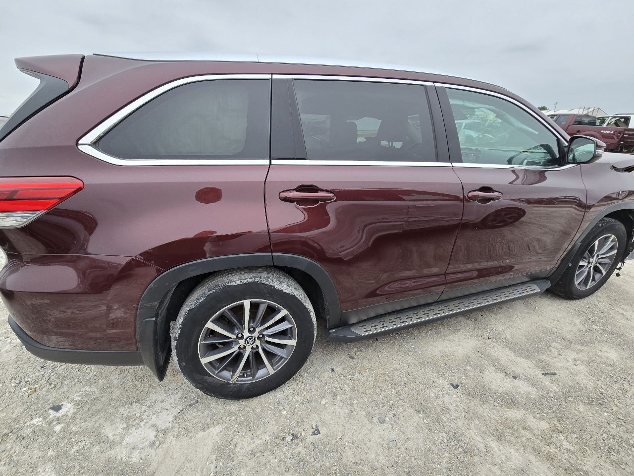 Vehicle/251244_12.jpg
