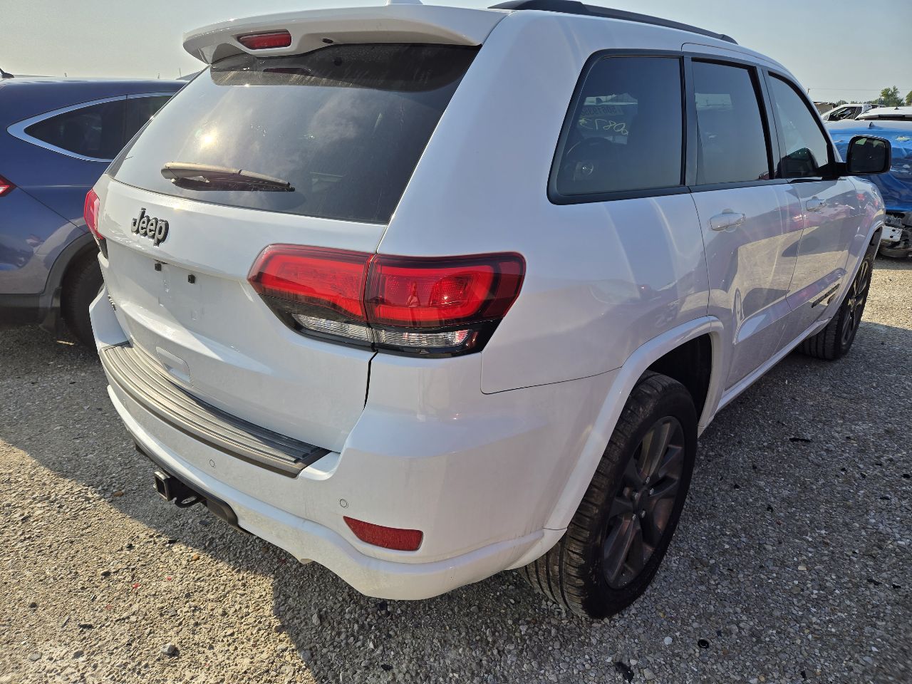 Vehicle/251248_07.jpg